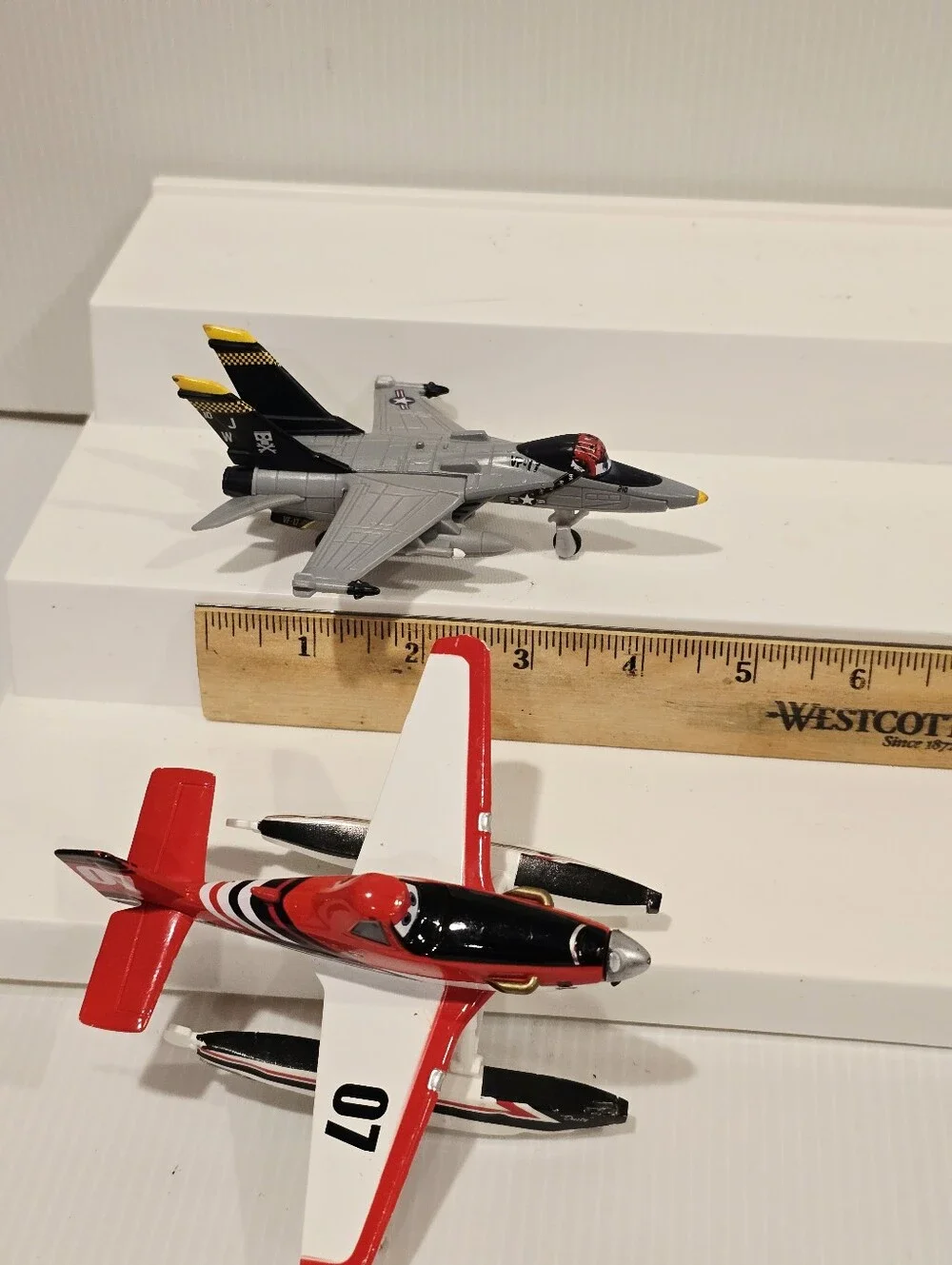 Disney Pixar Deluxe Planes Diecast Aircraft Set Bravo Dusty Crophopper